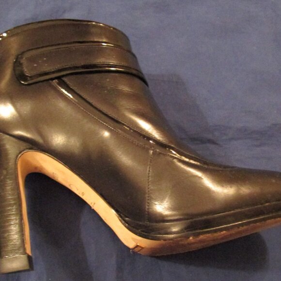 COLE HAAN WOMAN'S BLACK ANKLE BOOTS-SIZE 8.5 - Picture 5 of 15